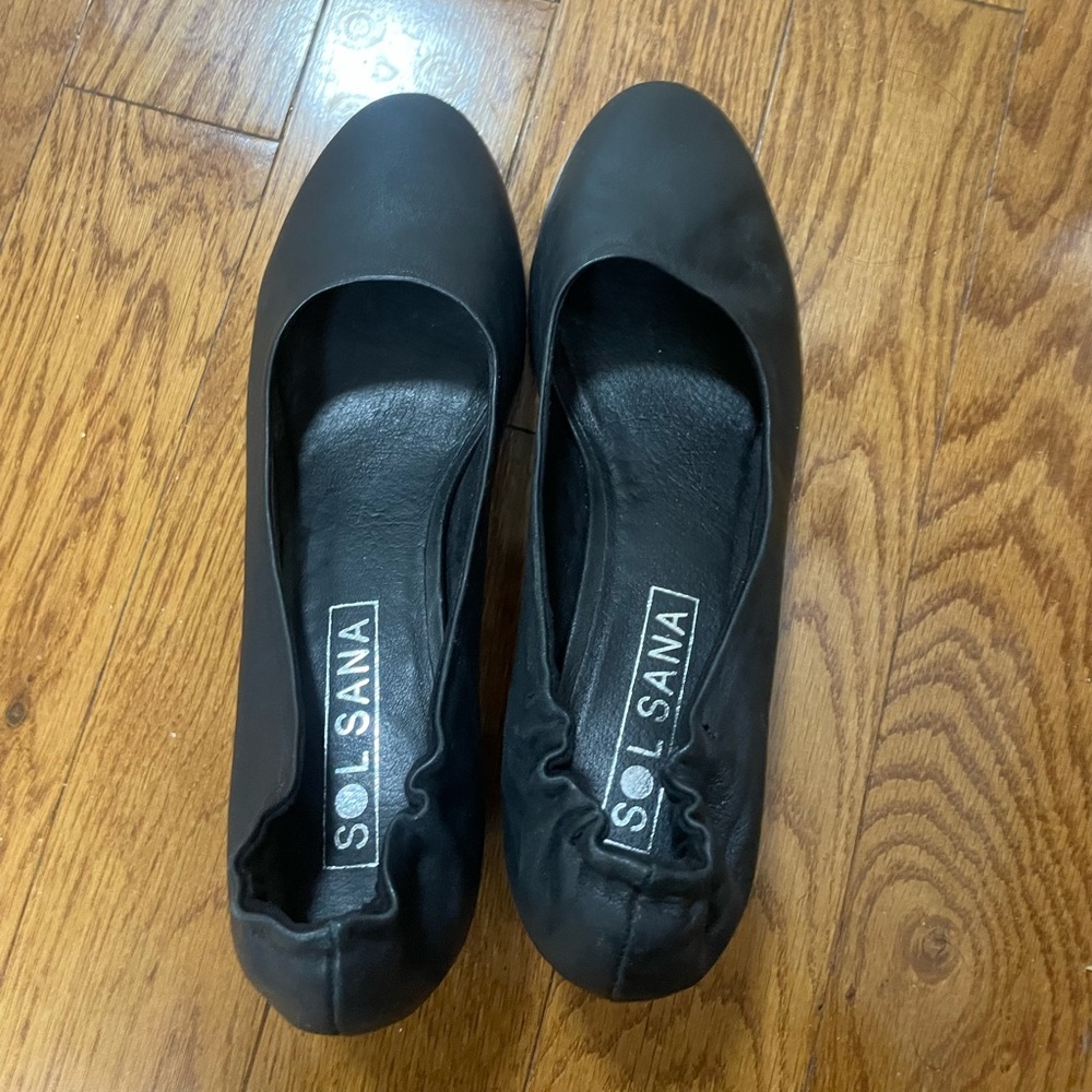 Platform heeled closed toed shoes